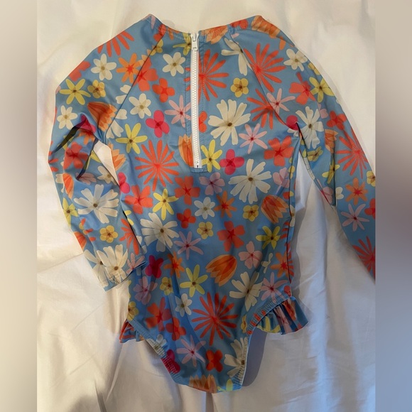 Pearl Street flower rash guard size 3/4 - Picture 3 of 3